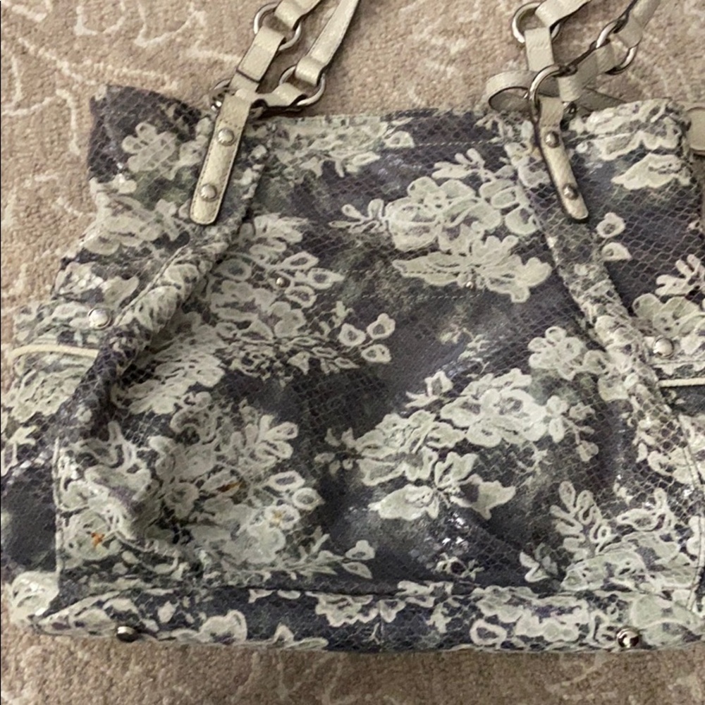 B Makowsky Gray Tones patterned leather purse